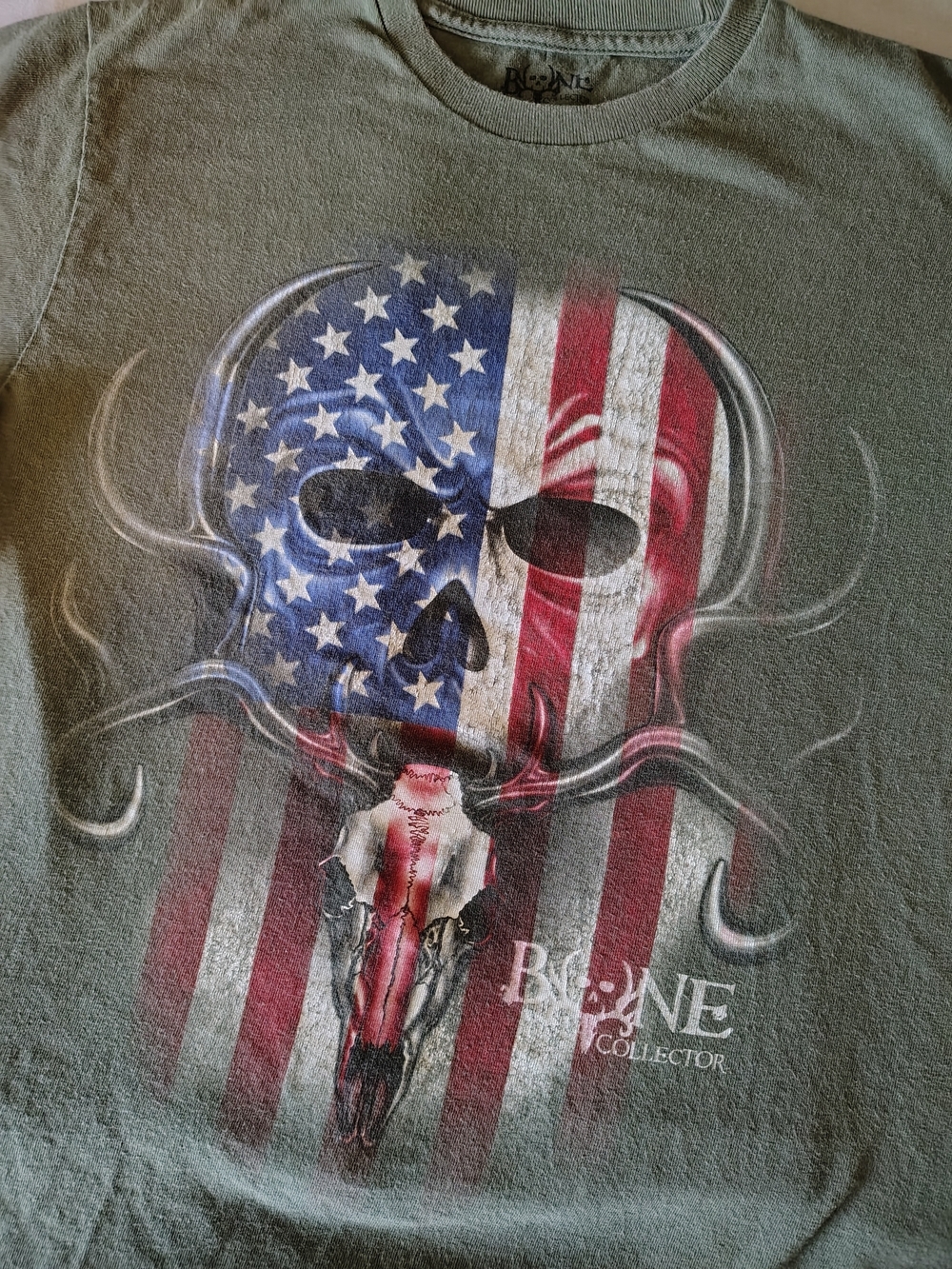 Bone Collector Mens T-Shirt Olive American Flag Skull Medium Red White Blue